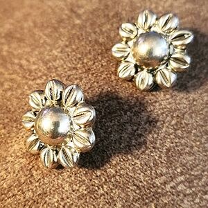 Daisy flower silver earrings stamped: MWS Mexico, 925